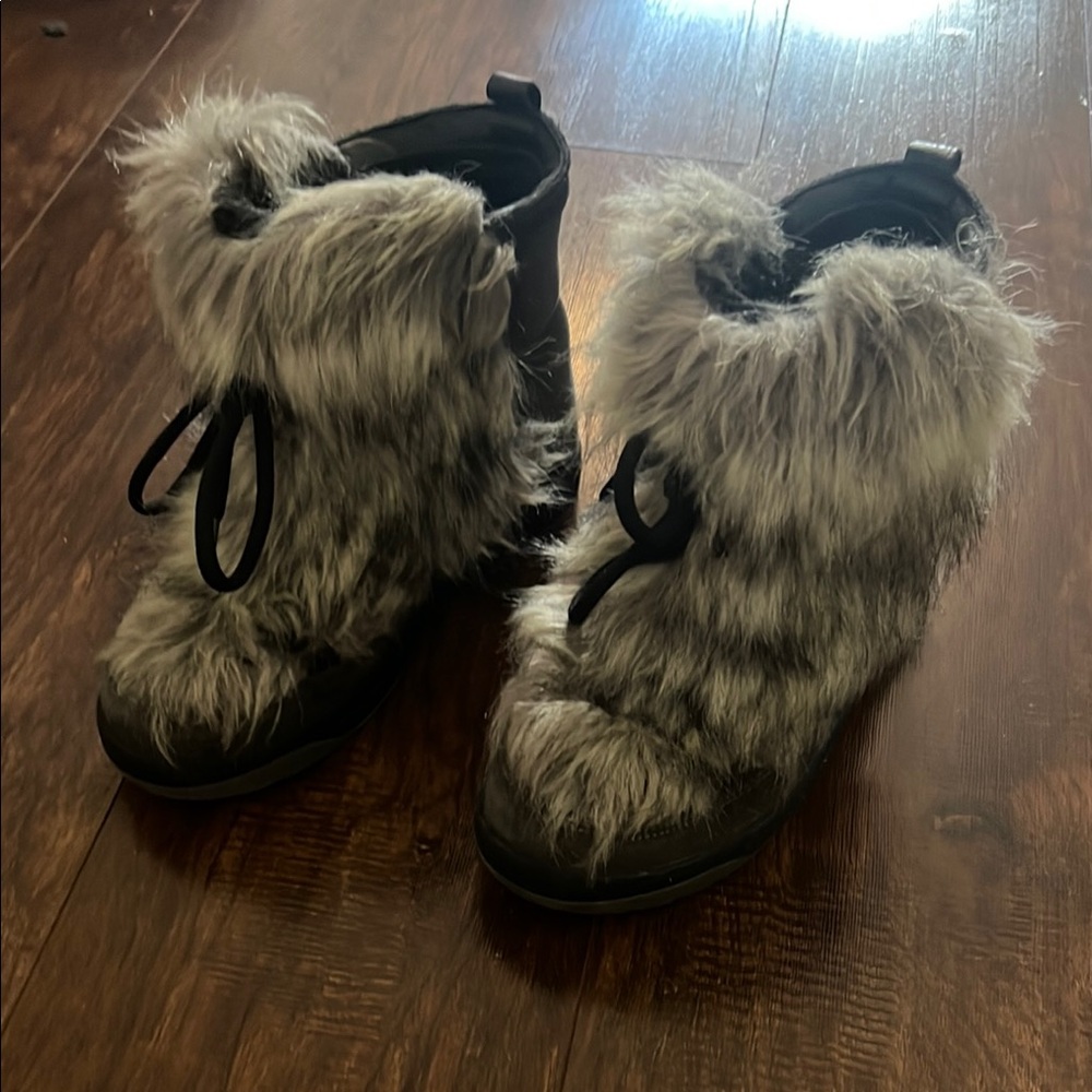 Faux Fur Lace-Up Boots